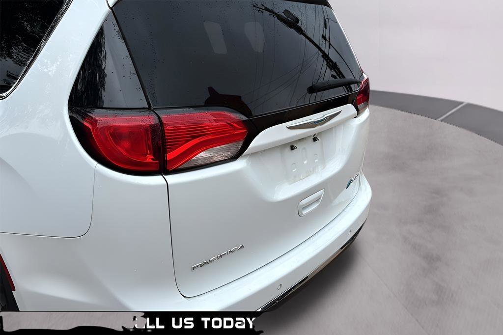 Used 2018 Chrysler Pacifica Touring-L image 19