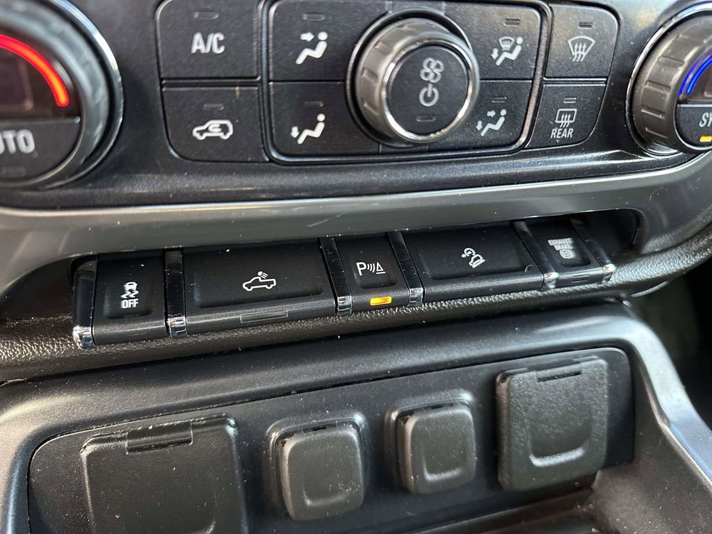 Used 2018 Chevrolet Silverado 2500 LTZ w/ Midnight Edition image 33