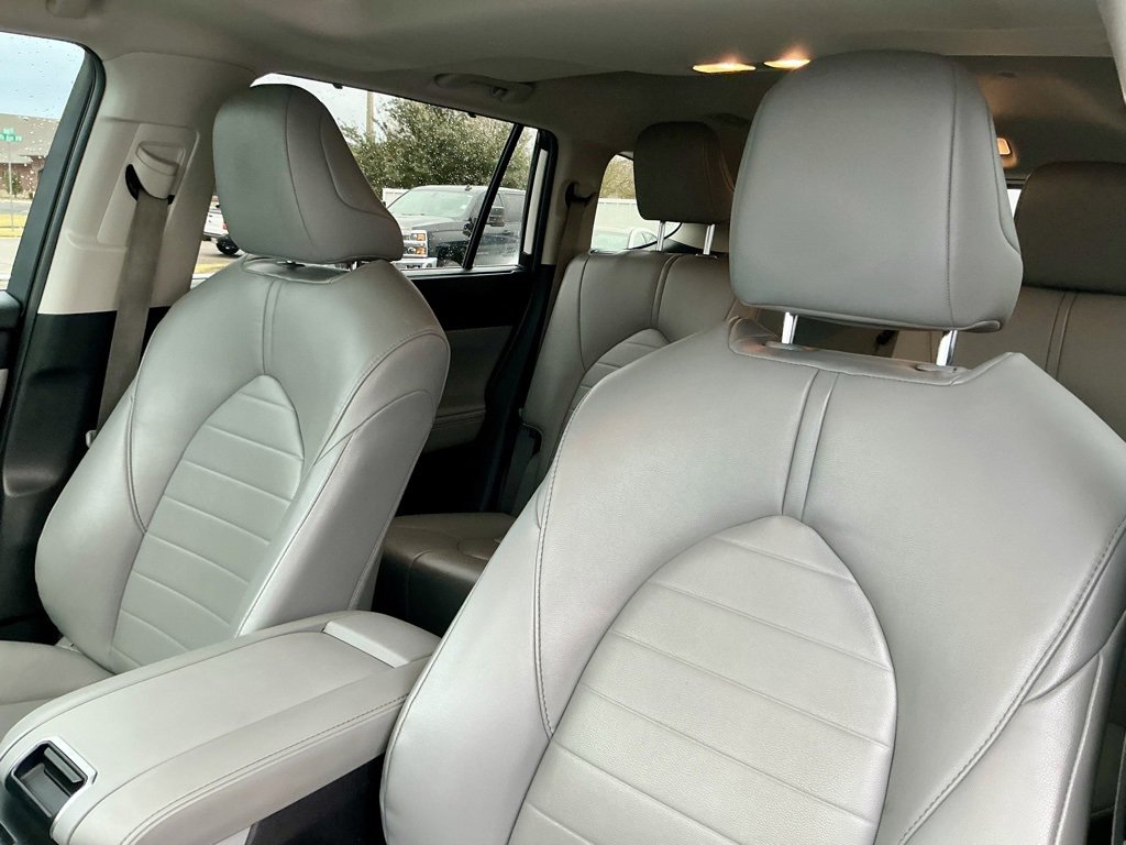 Used 2020 Toyota Highlander XLE image 39