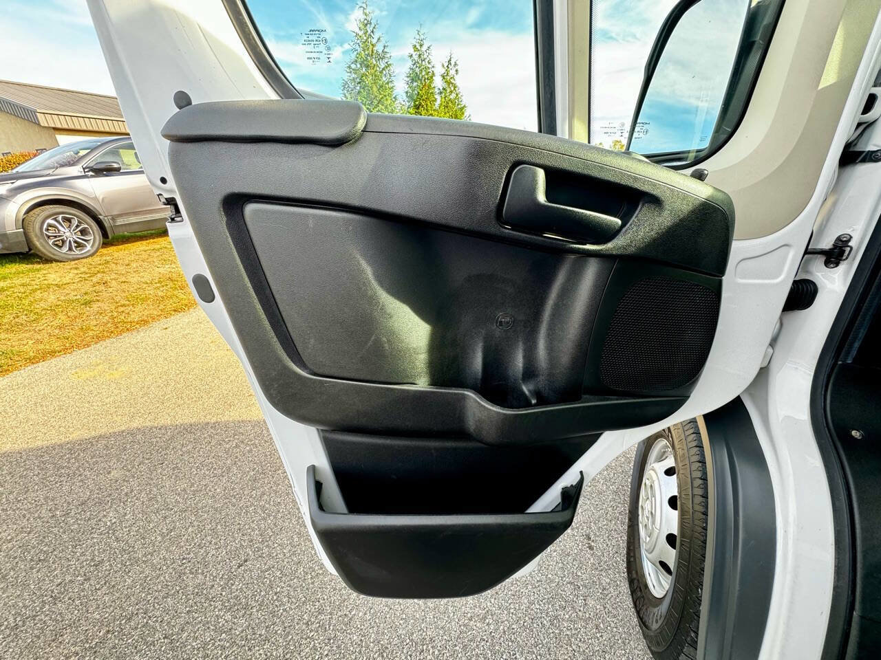 Used 2015 RAM ProMaster 2500 w/ Interior Convenience Group image 12