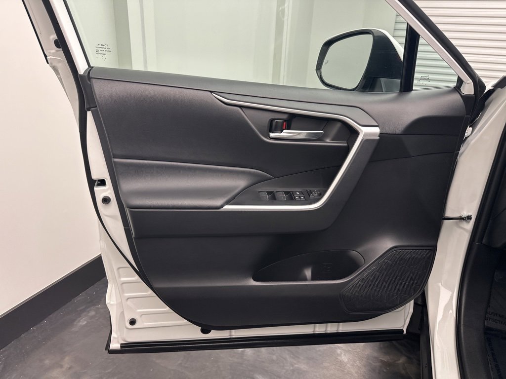 Used 2022 Toyota RAV4 XLE image 16