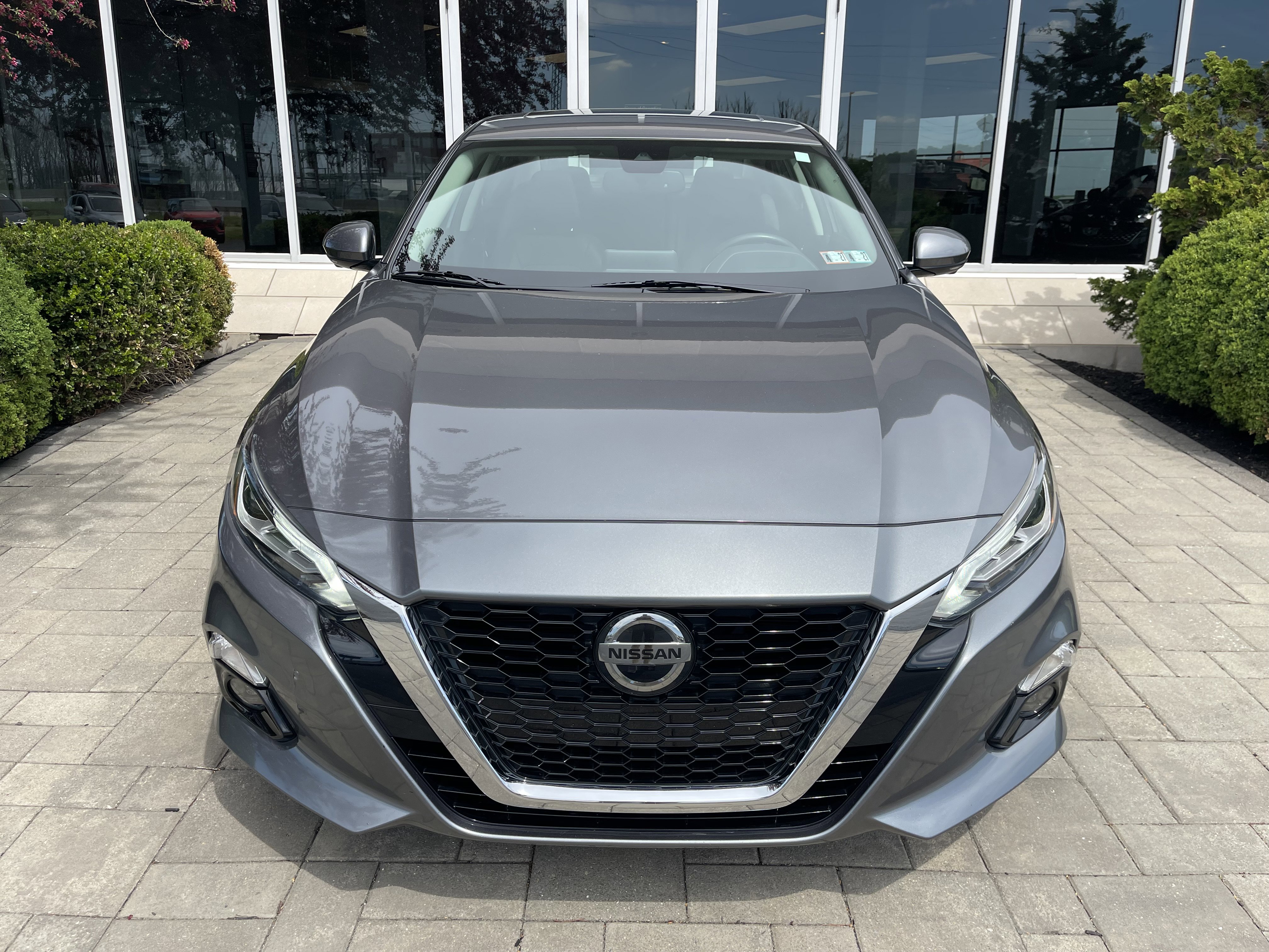 Used 2021 Nissan Altima 2.5 Platinum image 2