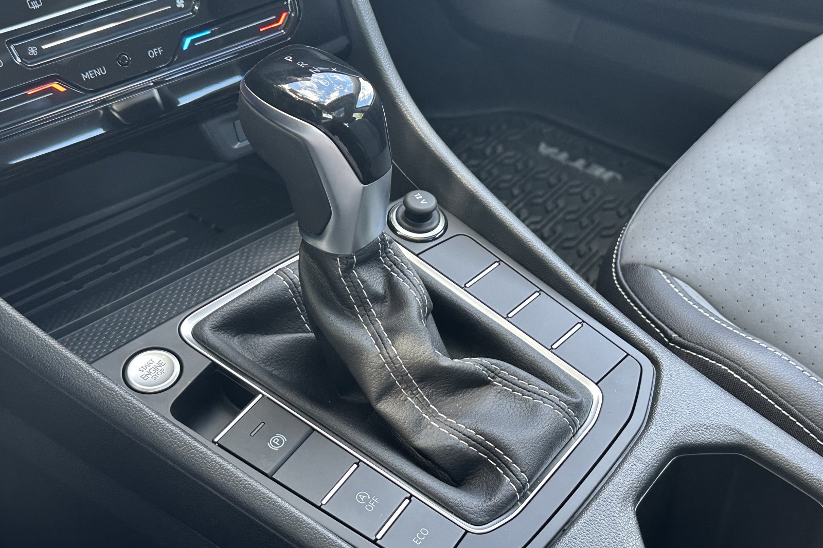 New 2026 Volkswagen Jetta SE FWD image 20