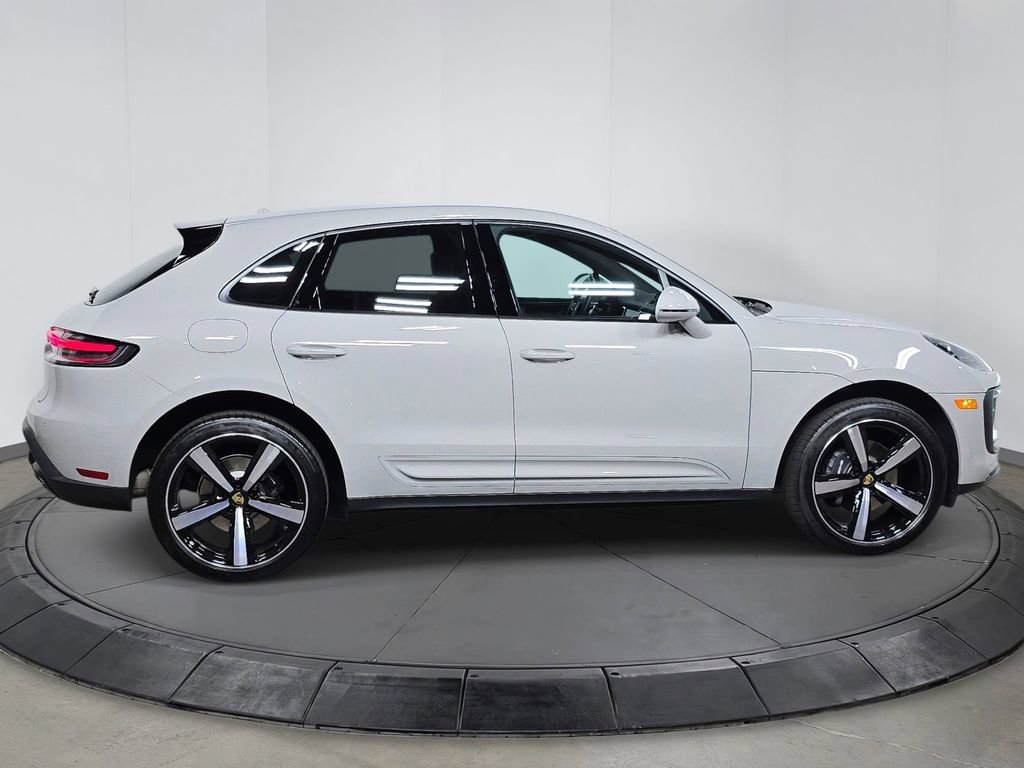 Certified 2026 Porsche Macan AWD/4WD image 8