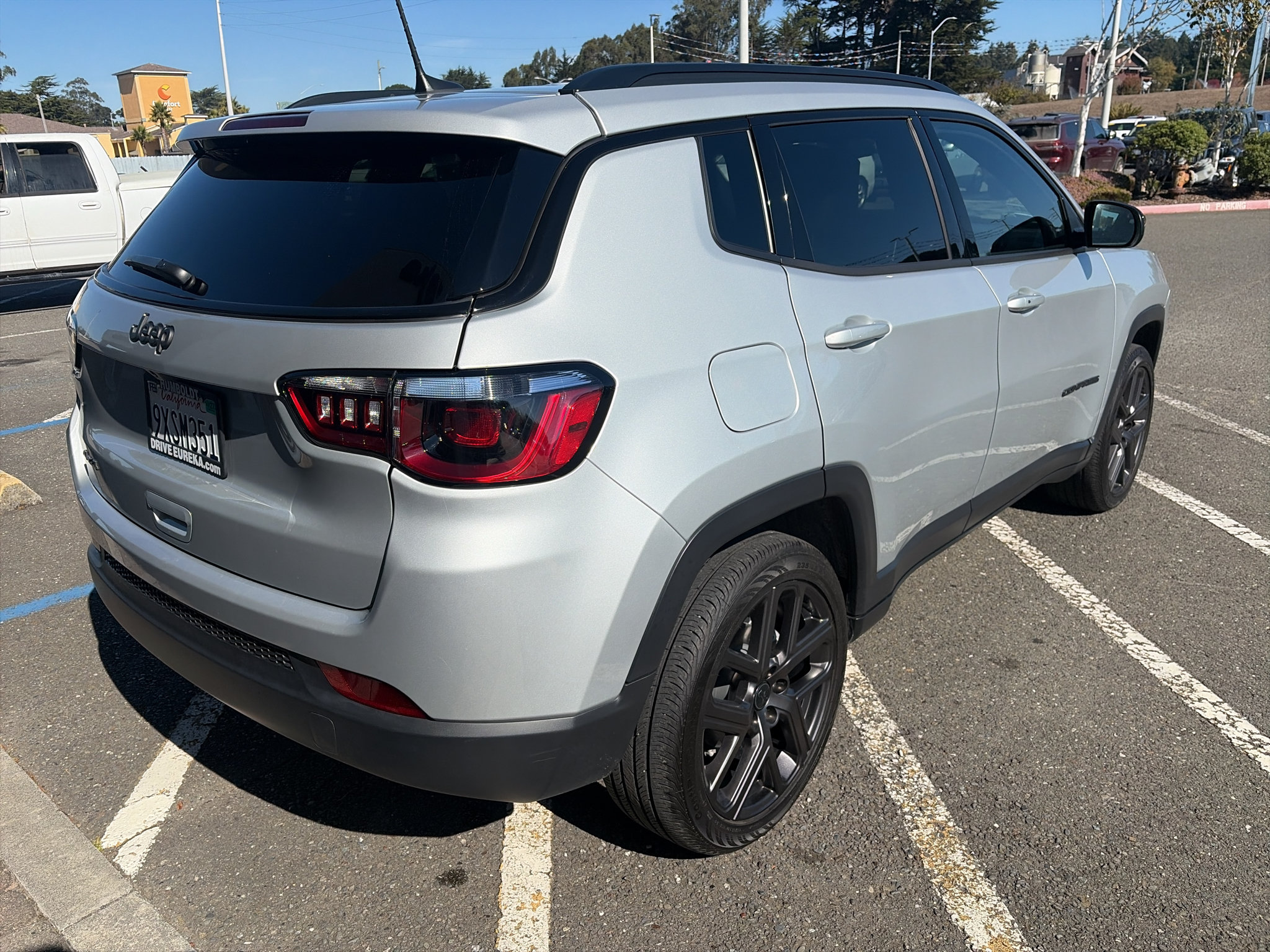 Used 2026 Jeep Compass Latitude AWD/4WD image 17