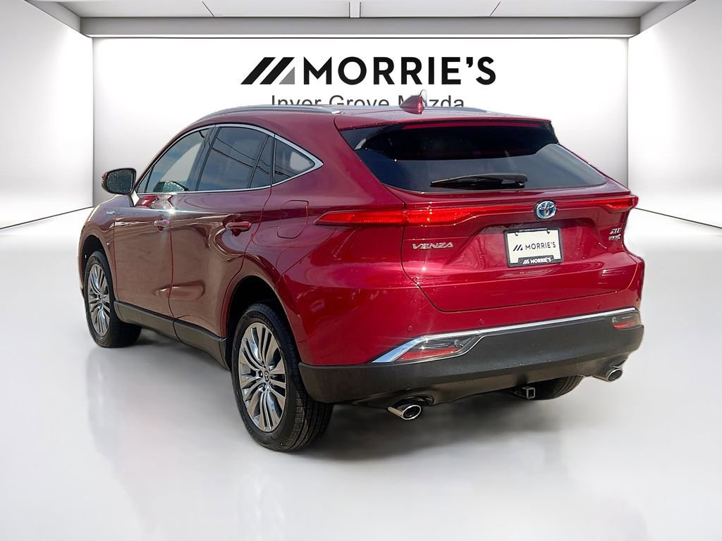 Used 2022 Toyota Venza XLE image 7