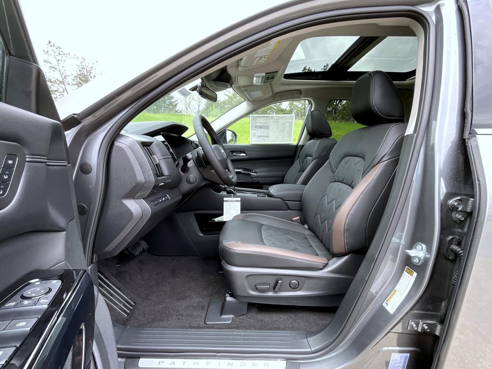 New 2026 Nissan Pathfinder Platinum AWD/4WD image 10