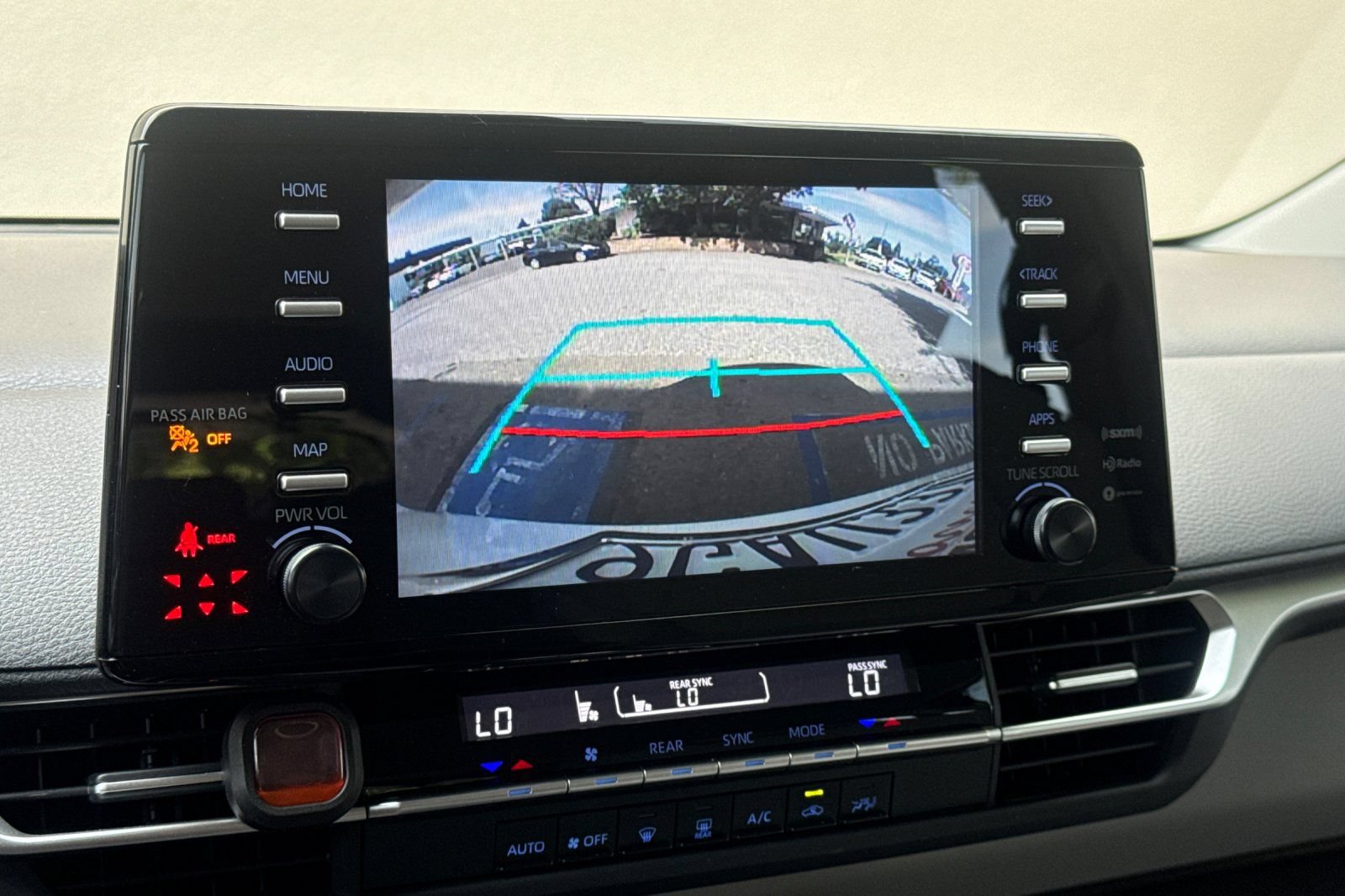 Used 2023 Toyota Sienna LE FWD image 19