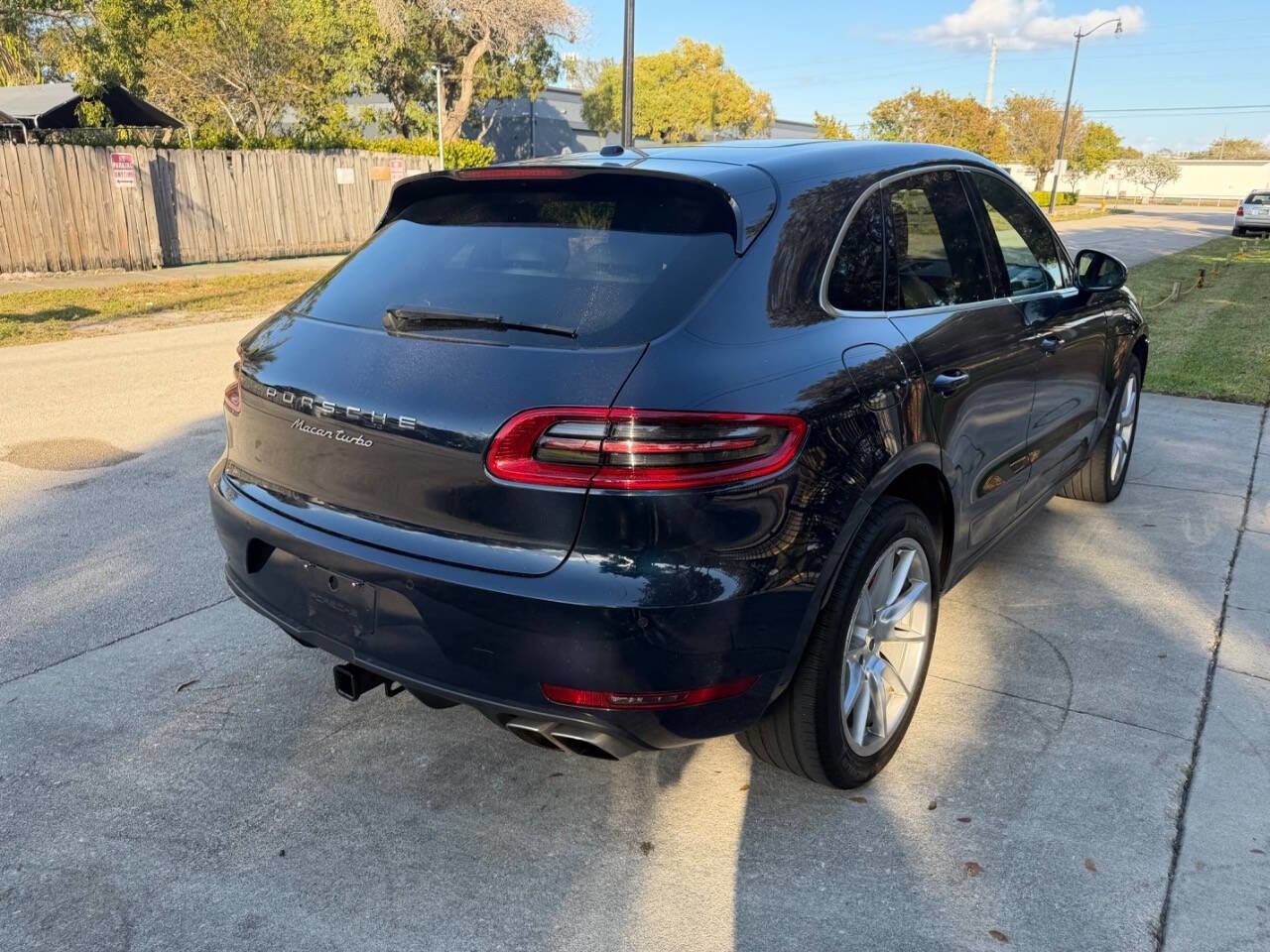 Used 2017 Porsche Macan Turbo image 23