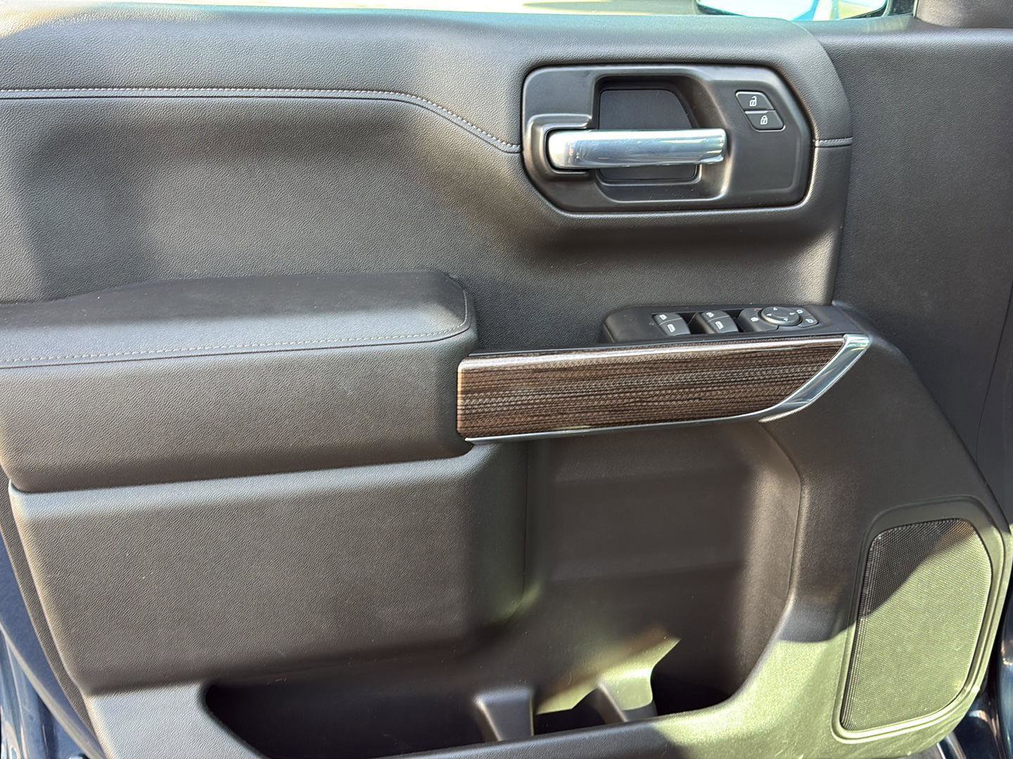 Used 2021 Chevrolet Silverado 1500 LT image 15