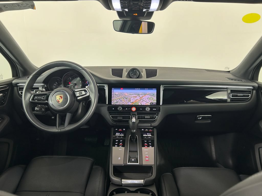 Certified 2025 Porsche Macan AWD/4WD image 13