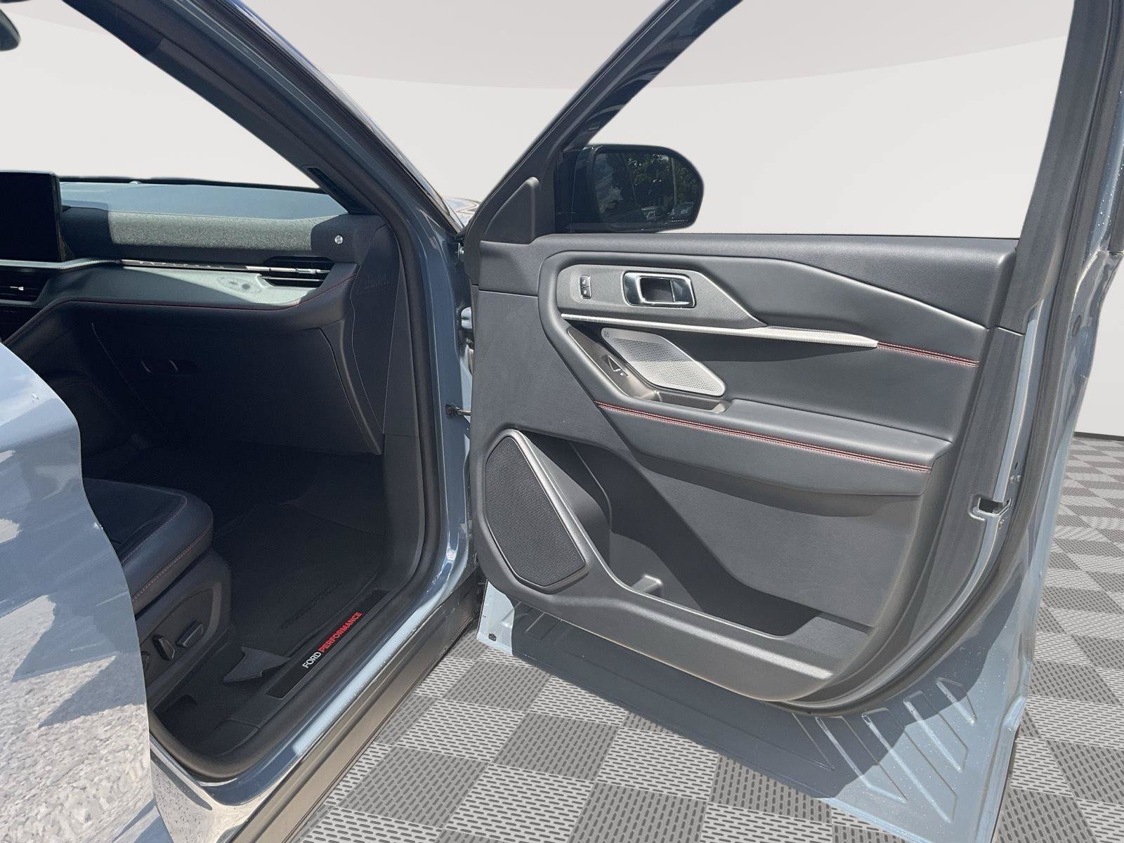 Used 2025 Ford Explorer ST AWD/4WD image 17