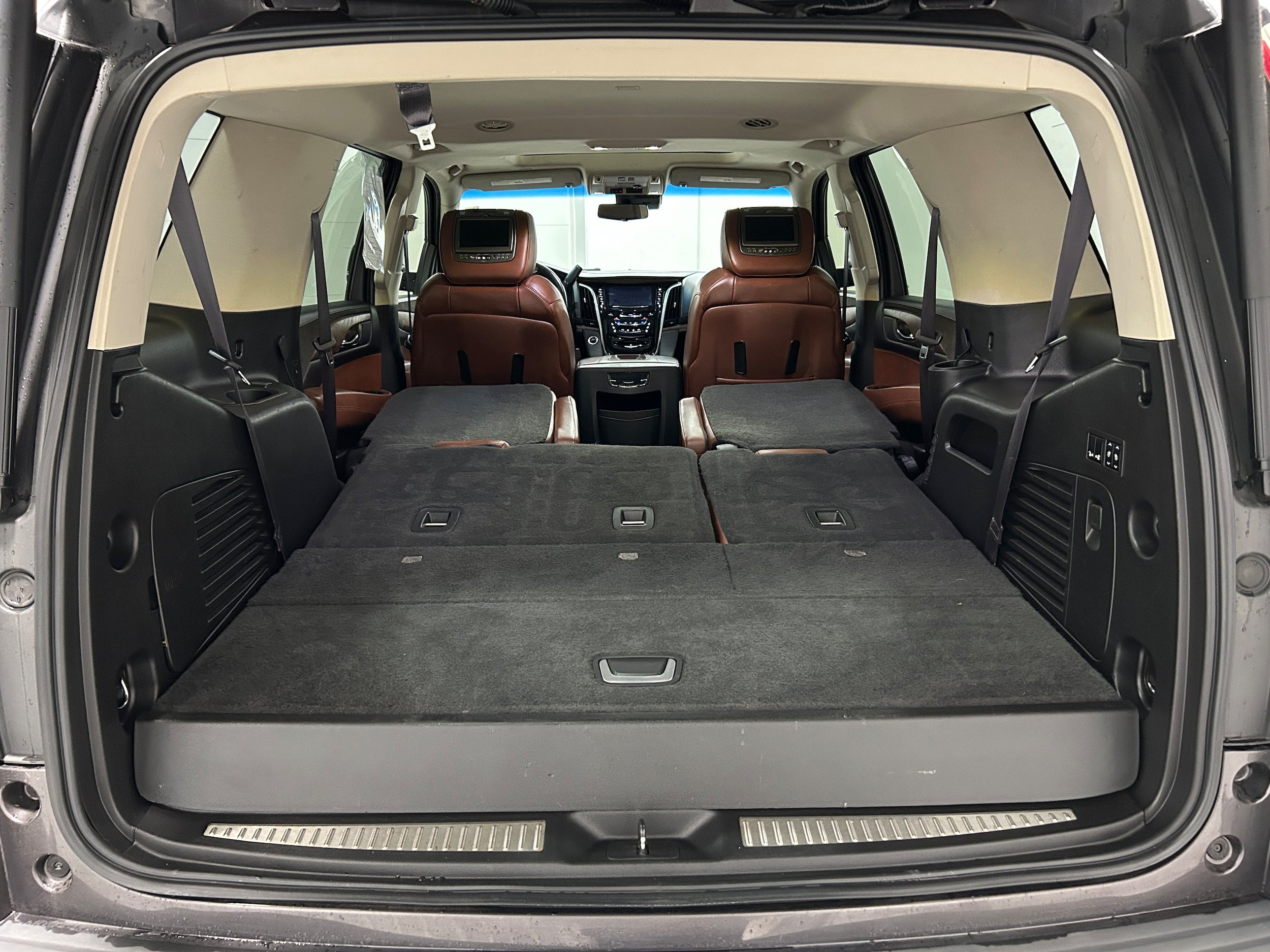 Used 2017 Cadillac Escalade Luxury AWD/4WD image 39