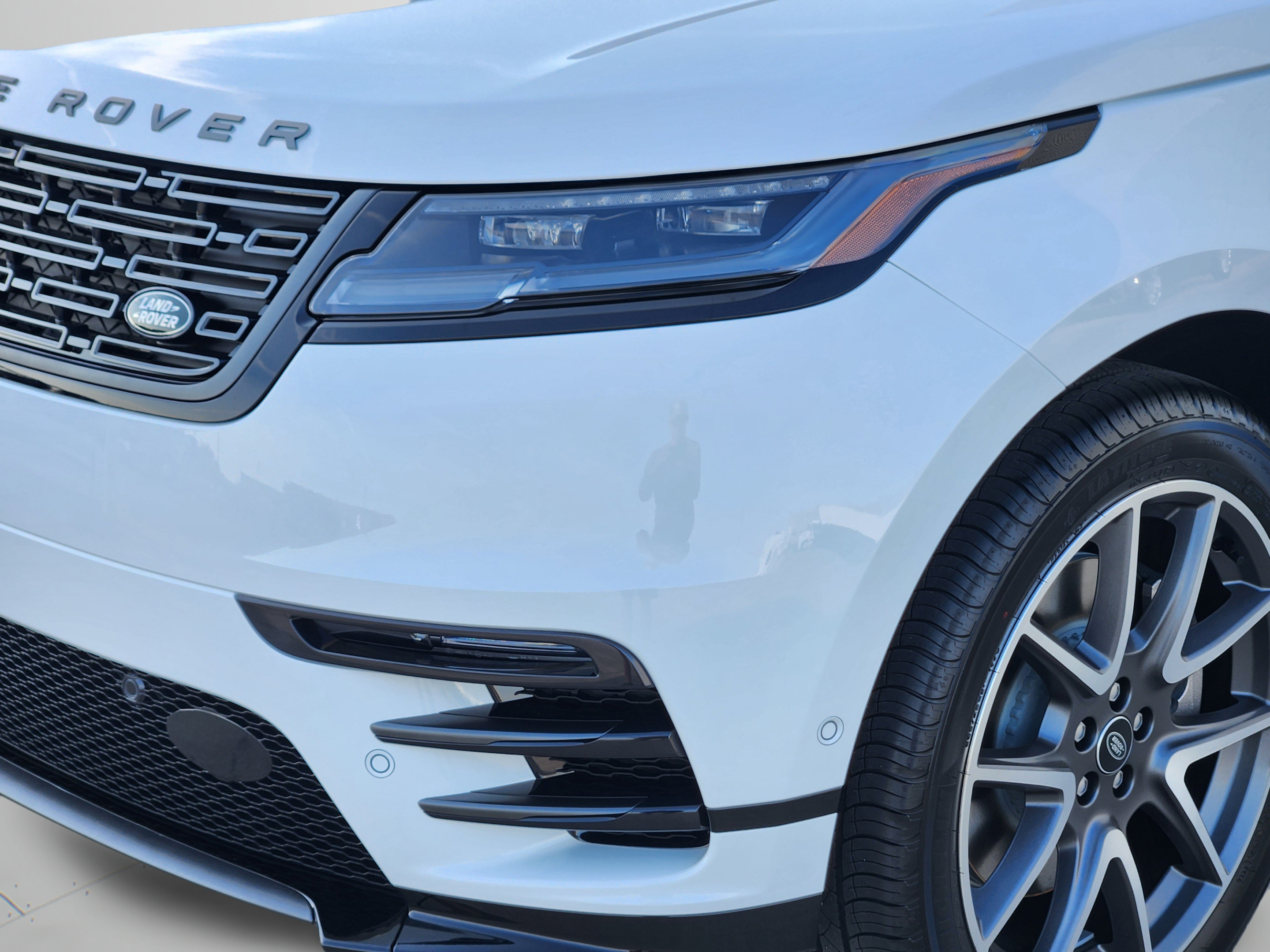 New 2026 Land Rover Range Rover Velar Belgravia AWD/4WD image 9