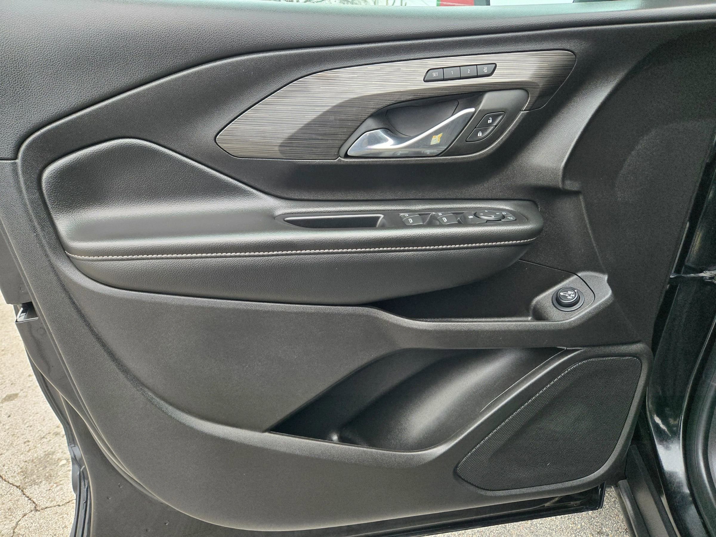 Used 2024 GMC Terrain SLT image 34