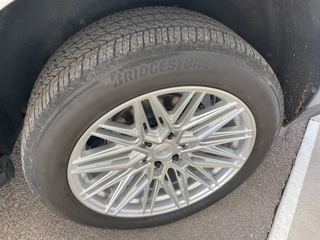 Used 2024 GMC Yukon XL Denali w/ Advanced Technology Package image 11