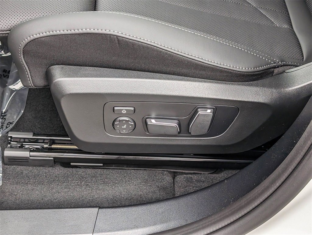 Used 2025 BMW X3 xDrive30i w/ Convenience Package image 15