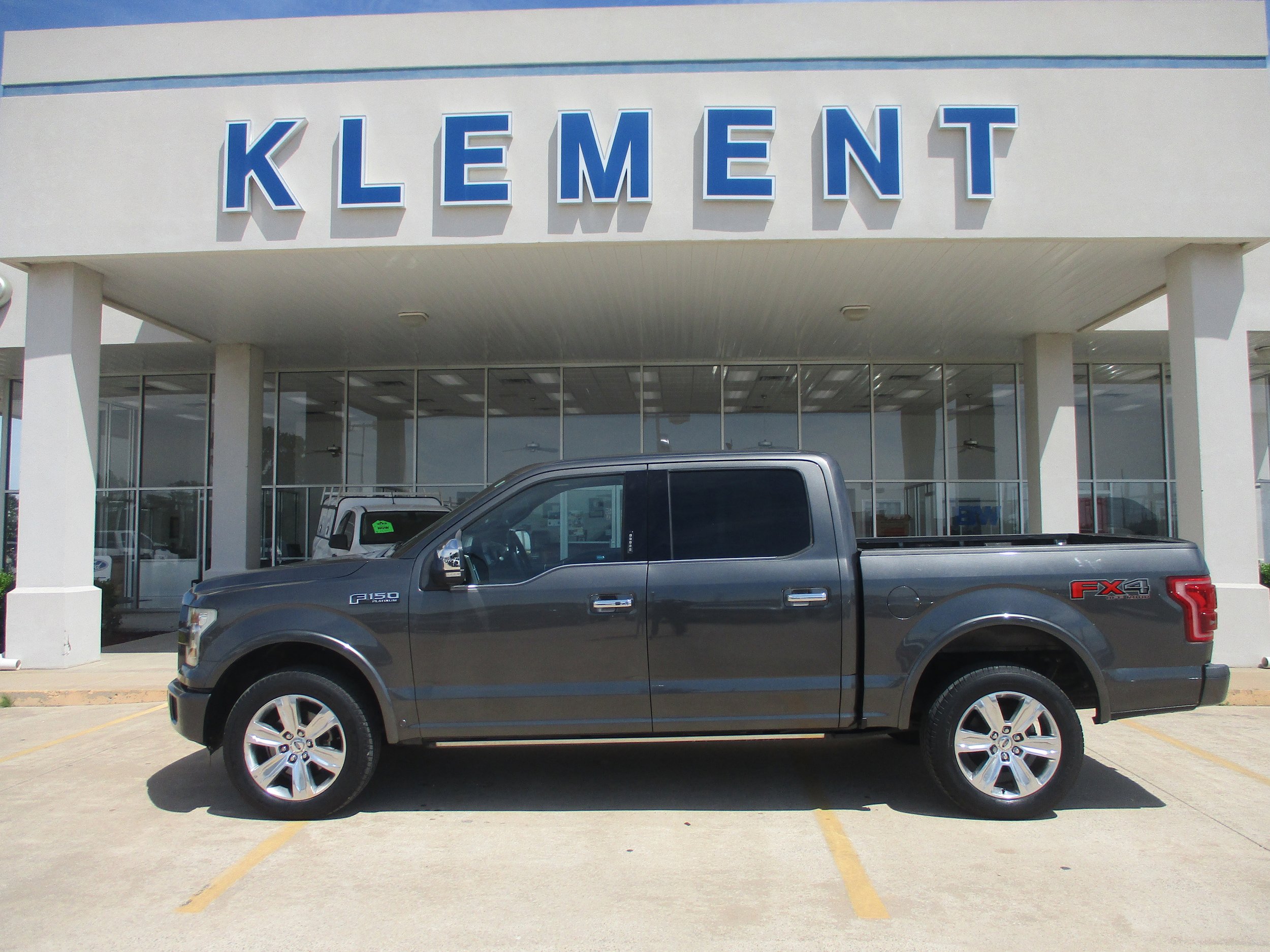 Used 2015 Ford F150 Platinum w/ Equipment Group 701A Luxury AWD/4WD image 1
