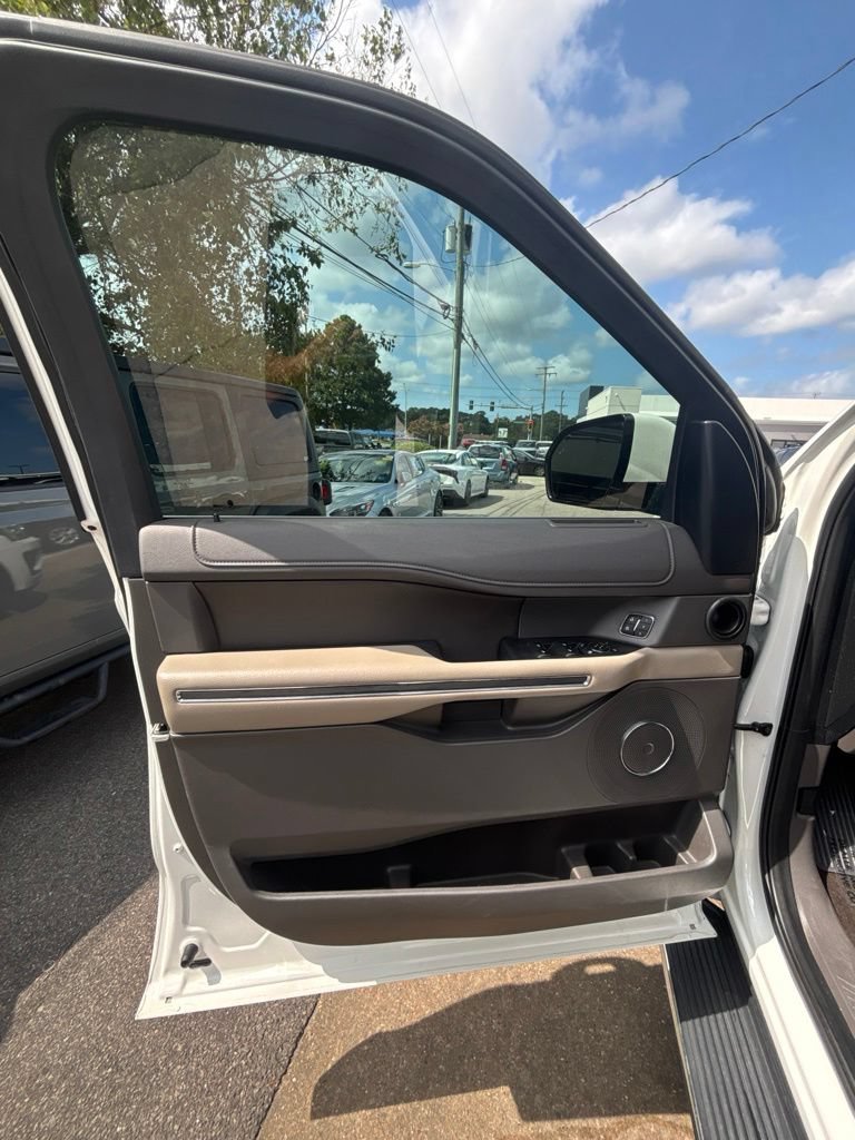 Used 2020 Ford Expedition XLT w/ Equipment Group 202A RWD image 11