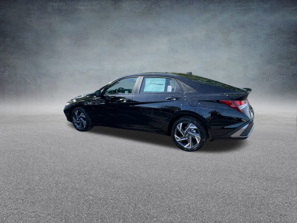 Used 2025 Hyundai Elantra Sport image 16
