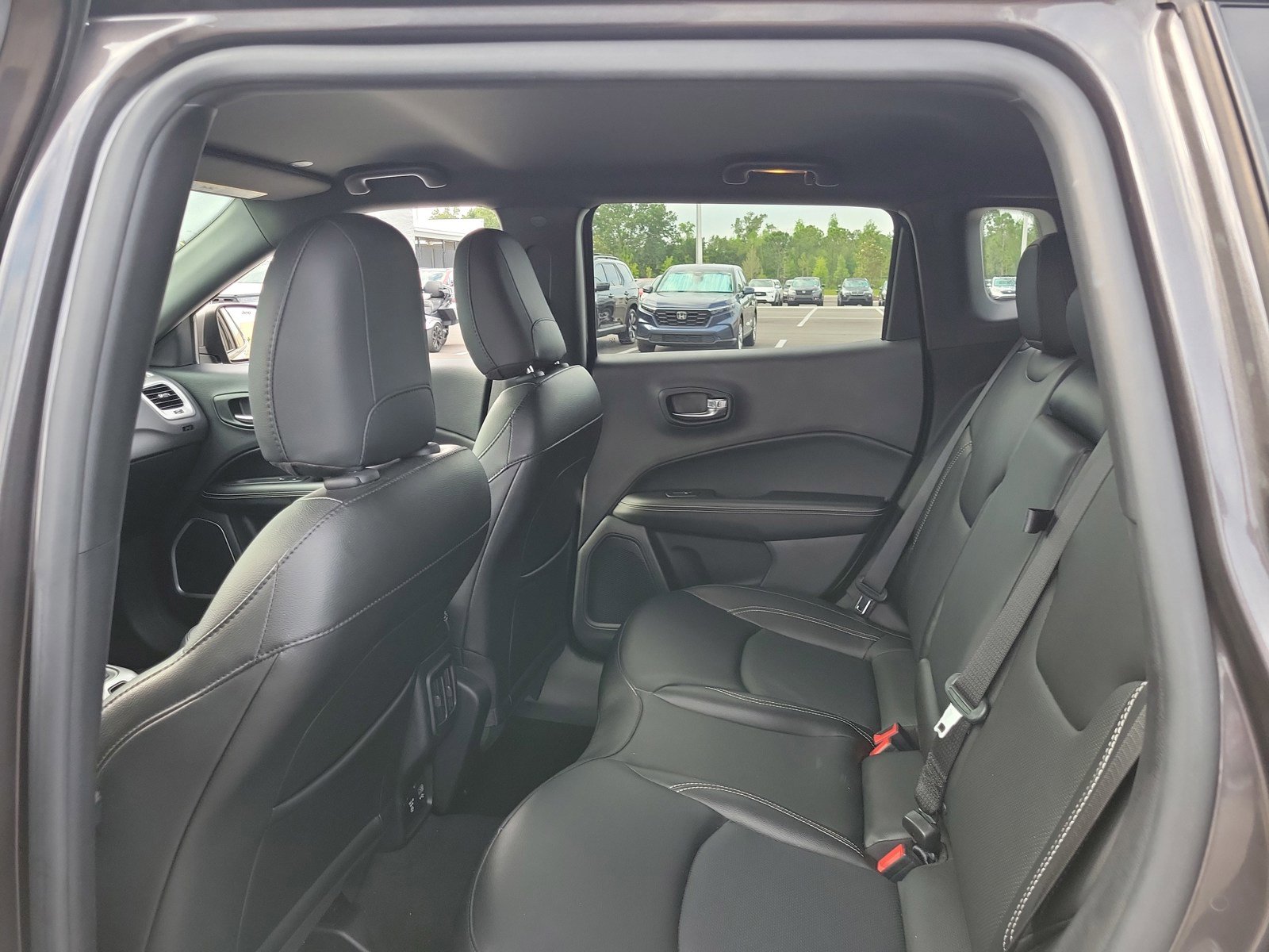 Used 2021 Jeep Compass Latitude FWD image 27
