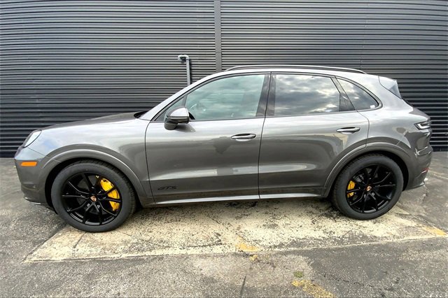 New 2026 Porsche Cayenne GTS image 2