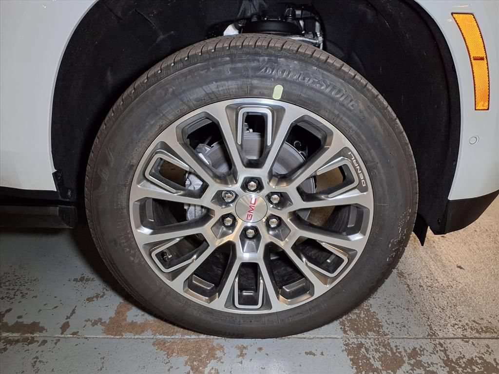 Used 2026 GMC Yukon XL Denali w/ Sun & Power Step Package AWD/4WD image 5