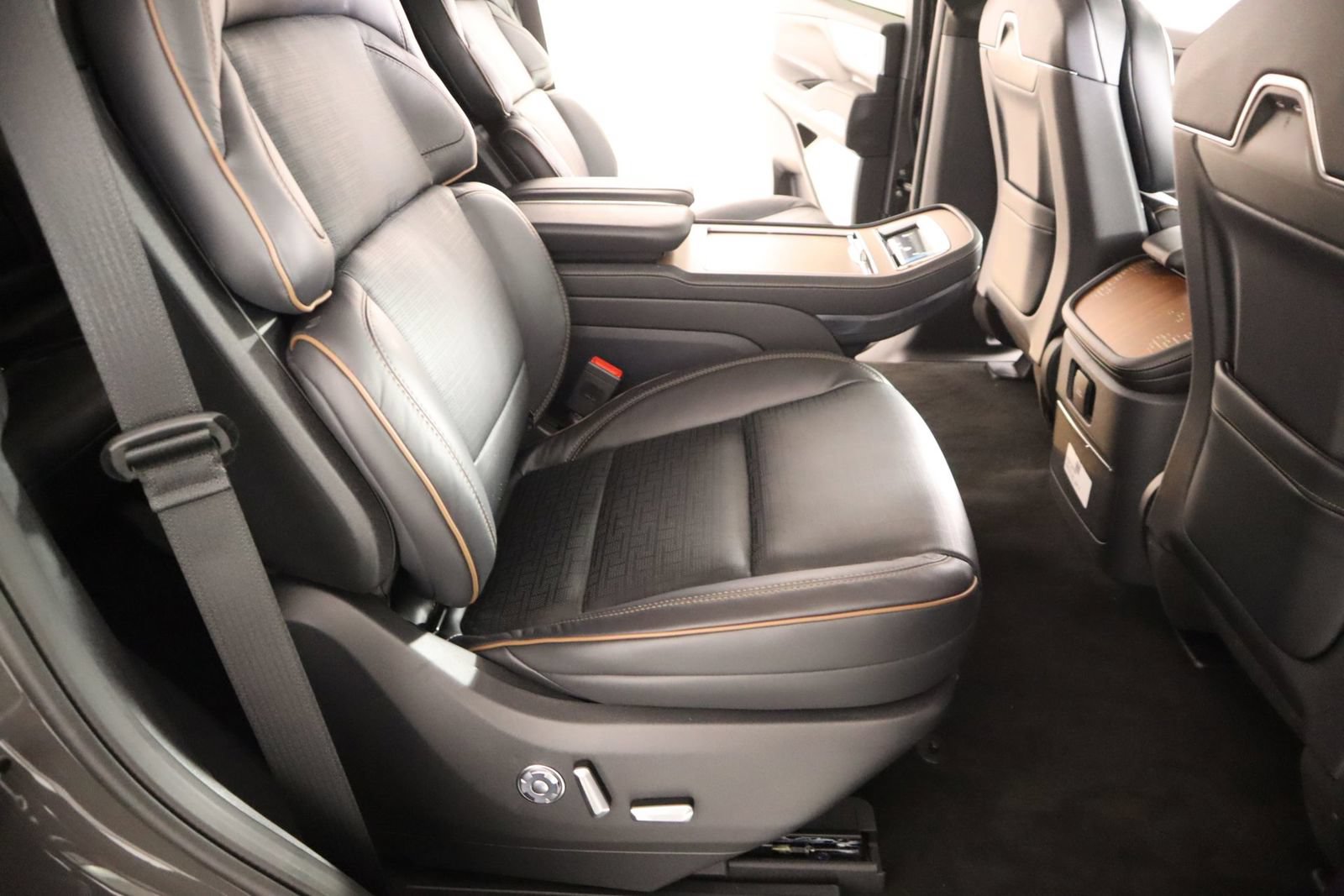 New 2026 Lincoln Navigator Black Label AWD/4WD image 16
