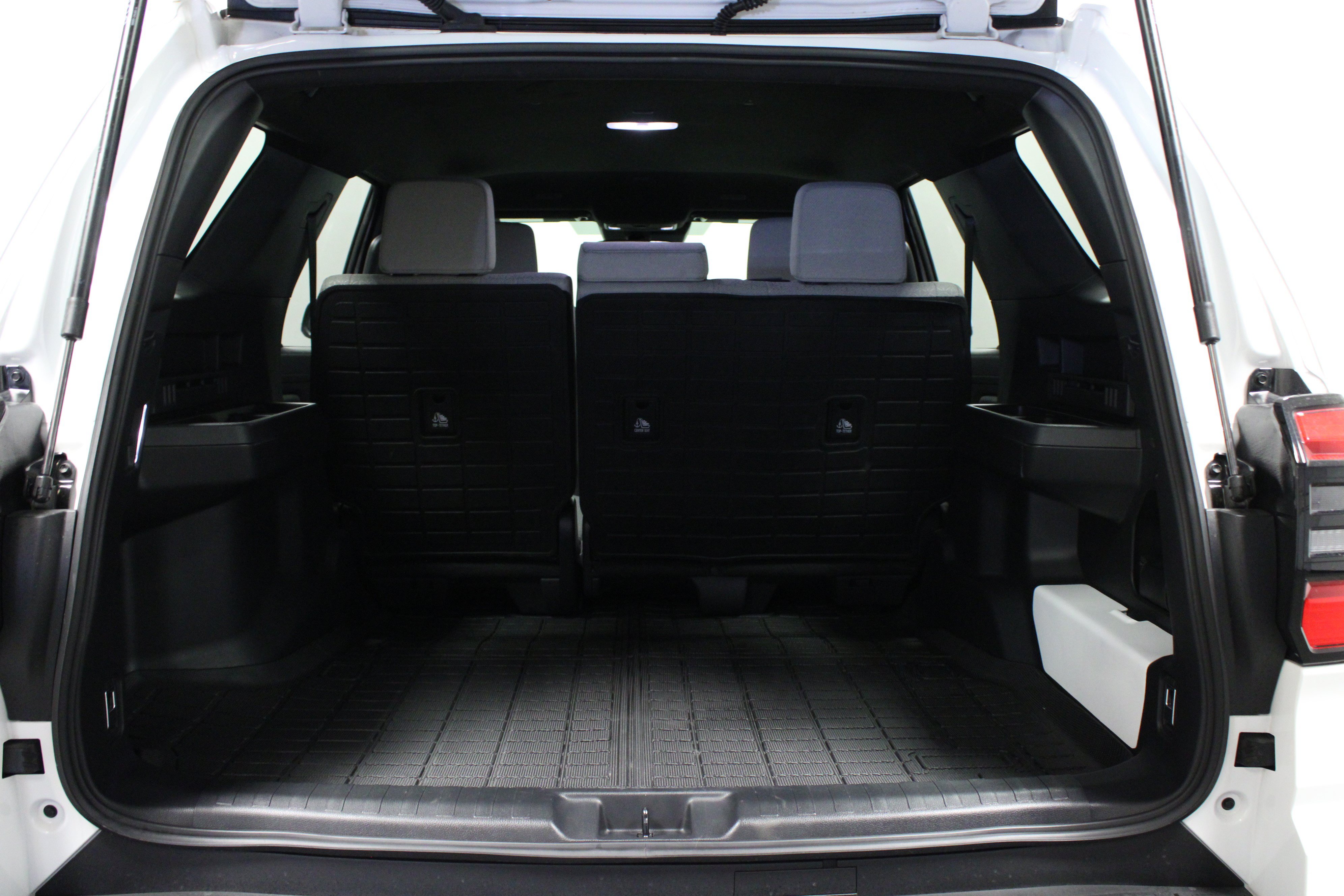 Used 2025 Toyota 4Runner SR5 AWD/4WD image 13
