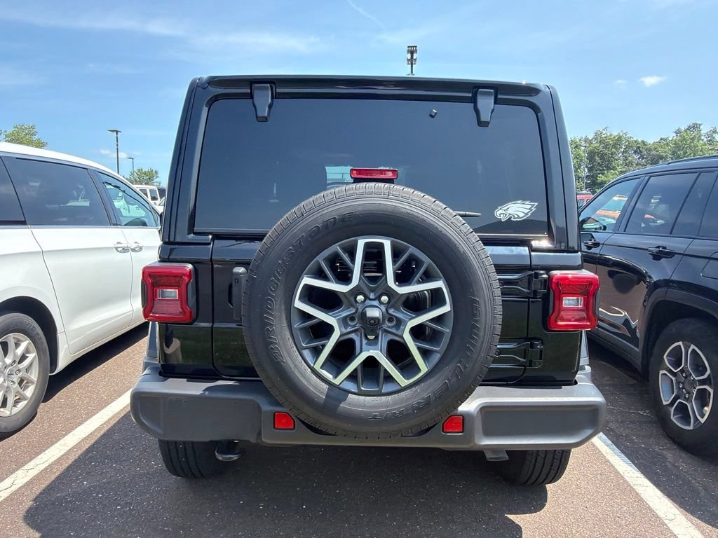 Used 2024 Jeep Wrangler Unlimited Sahara AWD/4WD image 12