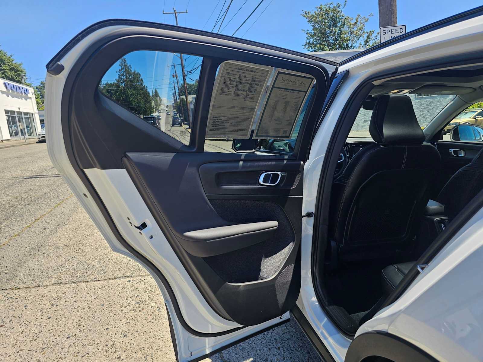 Certified 2023 Volvo XC40 B5 Plus w/ Protection Package Premier AWD/4WD image 17