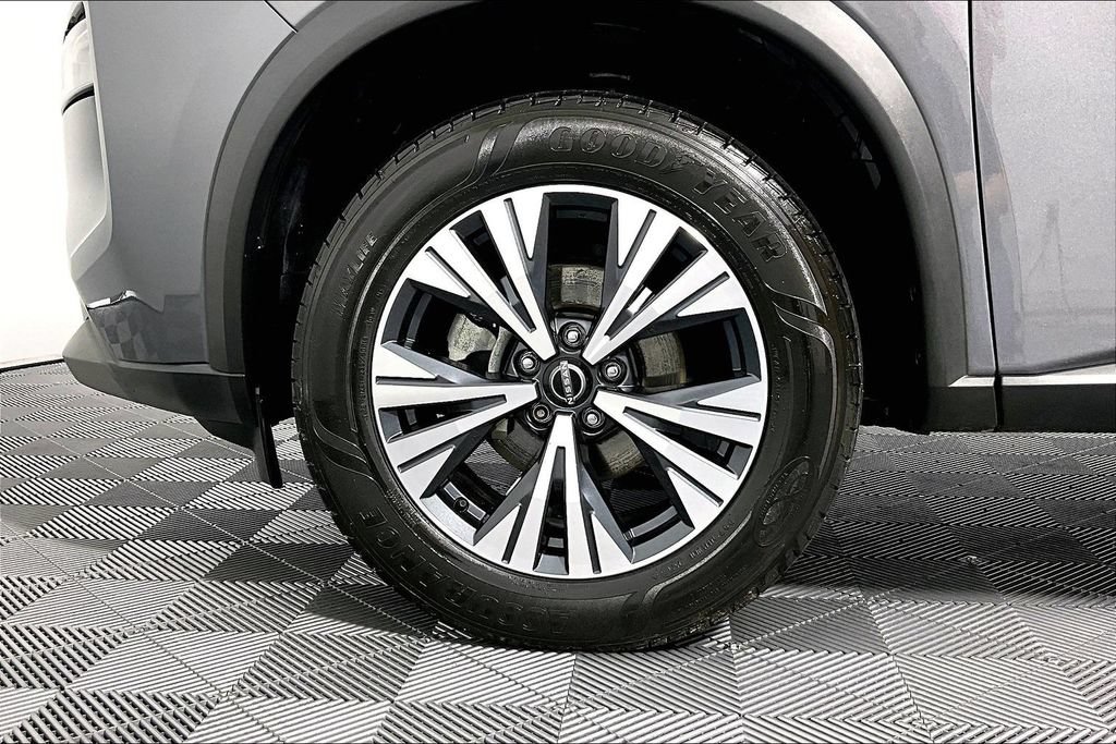 Used 2023 Nissan Rogue SV AWD/4WD image 8