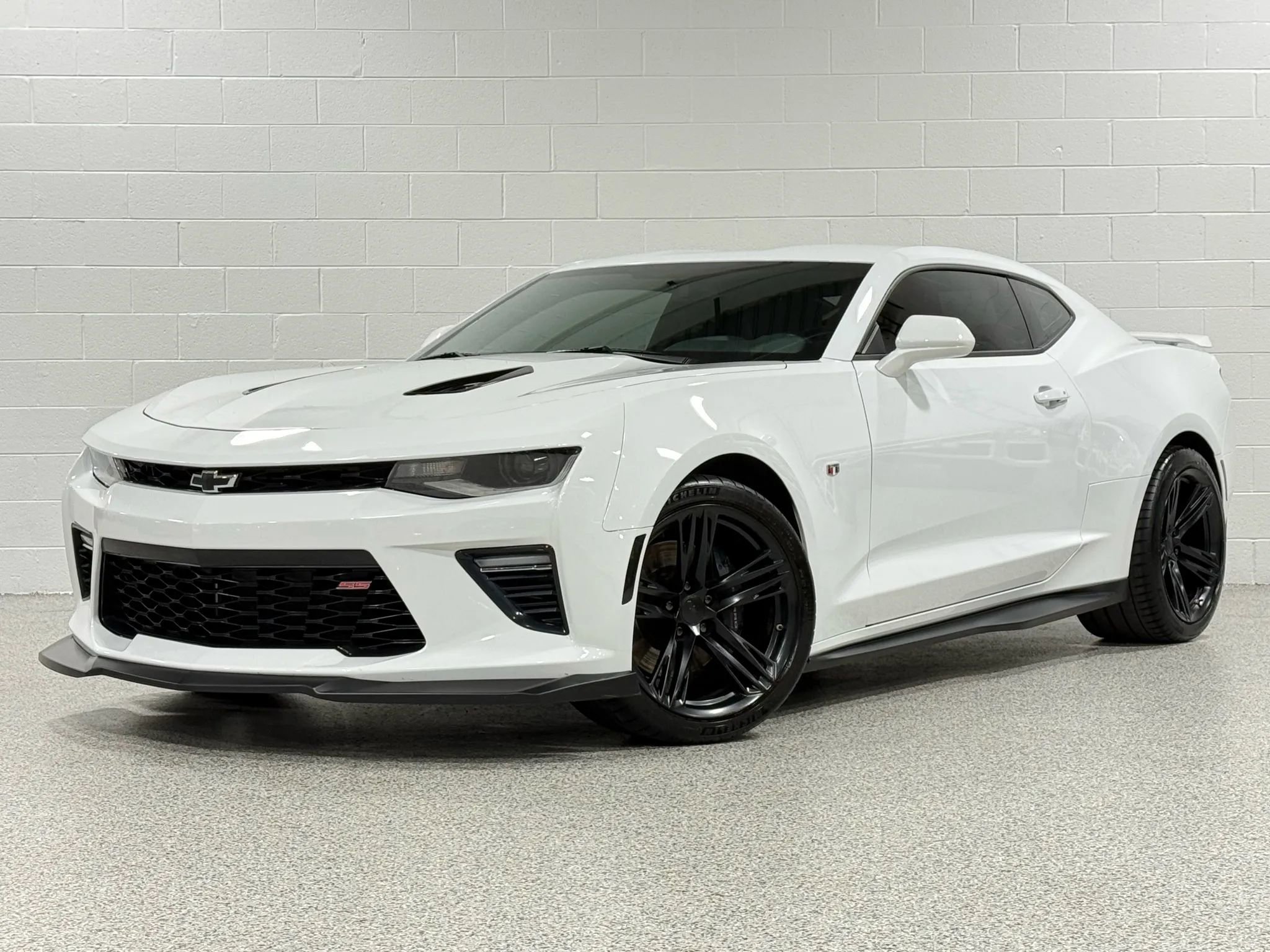 Used 2018 Chevrolet Camaro SS image 2