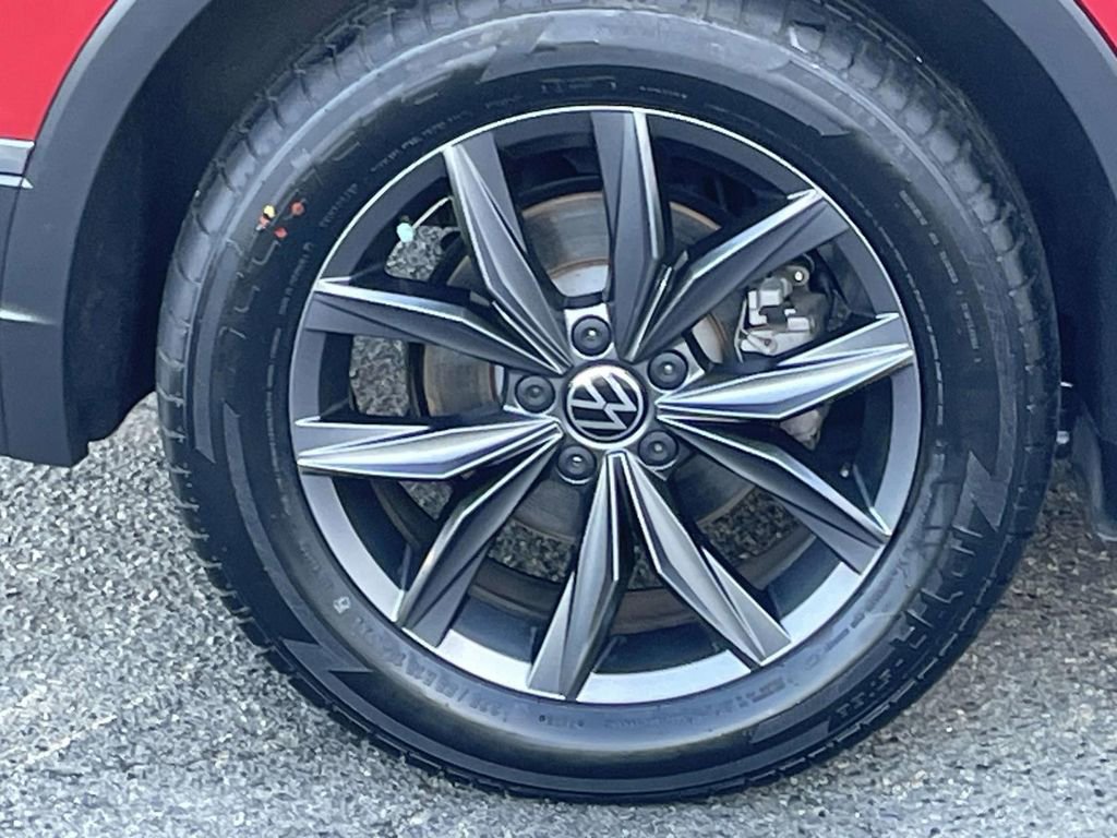 Used 2022 Volkswagen Tiguan SE image 13