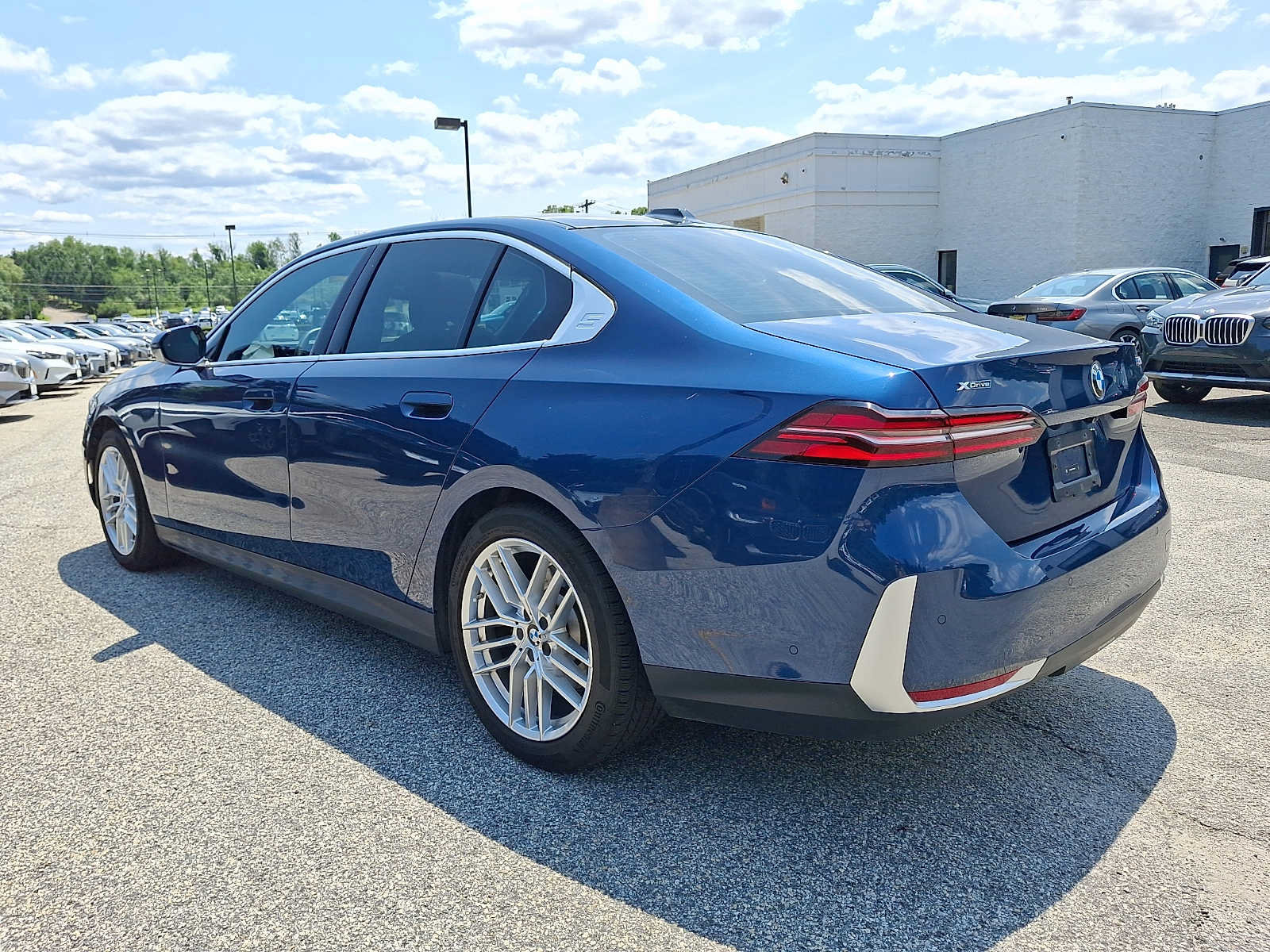 Used 2024 BMW 530i xDrive w/ Premium Package AWD/4WD image 4