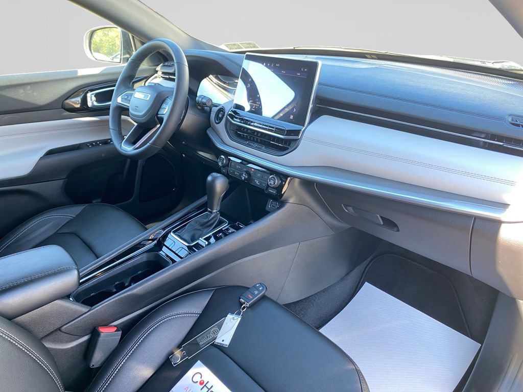 Certified 2025 Jeep Compass Limited AWD/4WD image 10