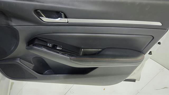 Certified 2025 Nissan Altima 2.5 SR w/ SR Premium Package FWD image 29