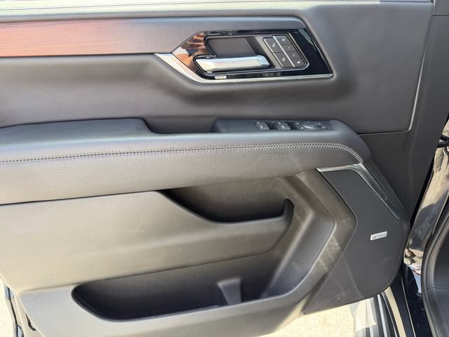 Used 2025 GMC Yukon XL Denali AWD/4WD image 13
