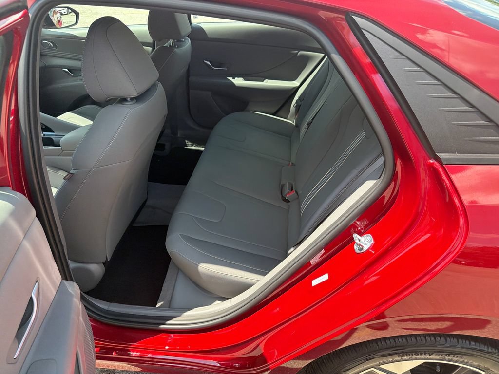Used 2023 Hyundai Elantra SEL w/ Convenience Package FWD image 14