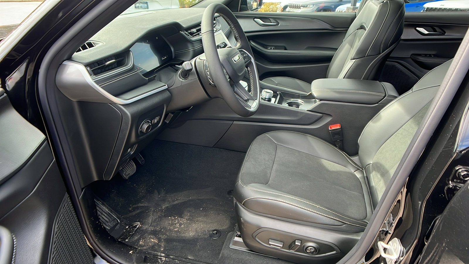 New 2025 Jeep Grand Cherokee L Laredo image 15