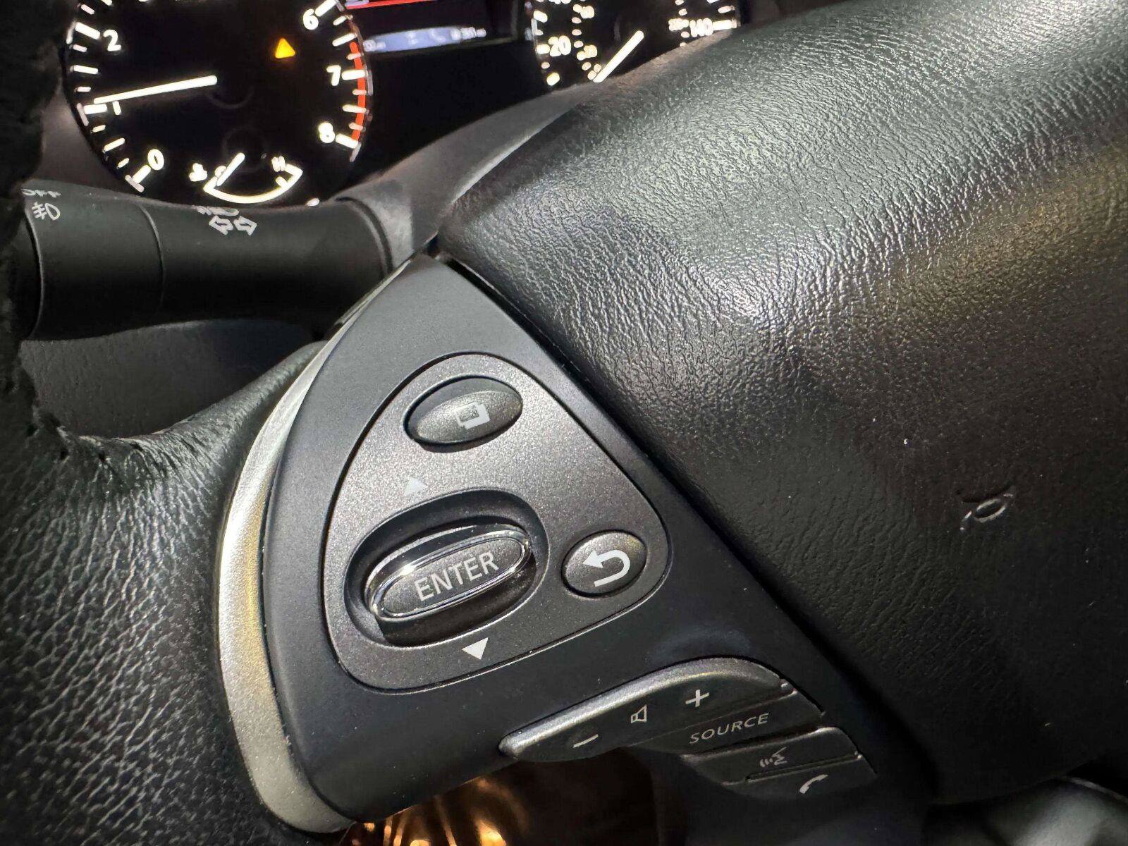 Used 2019 Nissan Pathfinder SL FWD image 25