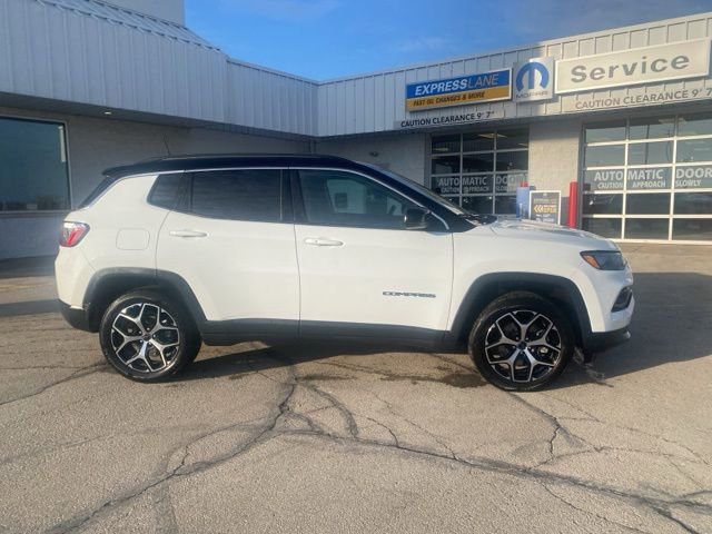 Used 2025 Jeep Compass Limited image 2