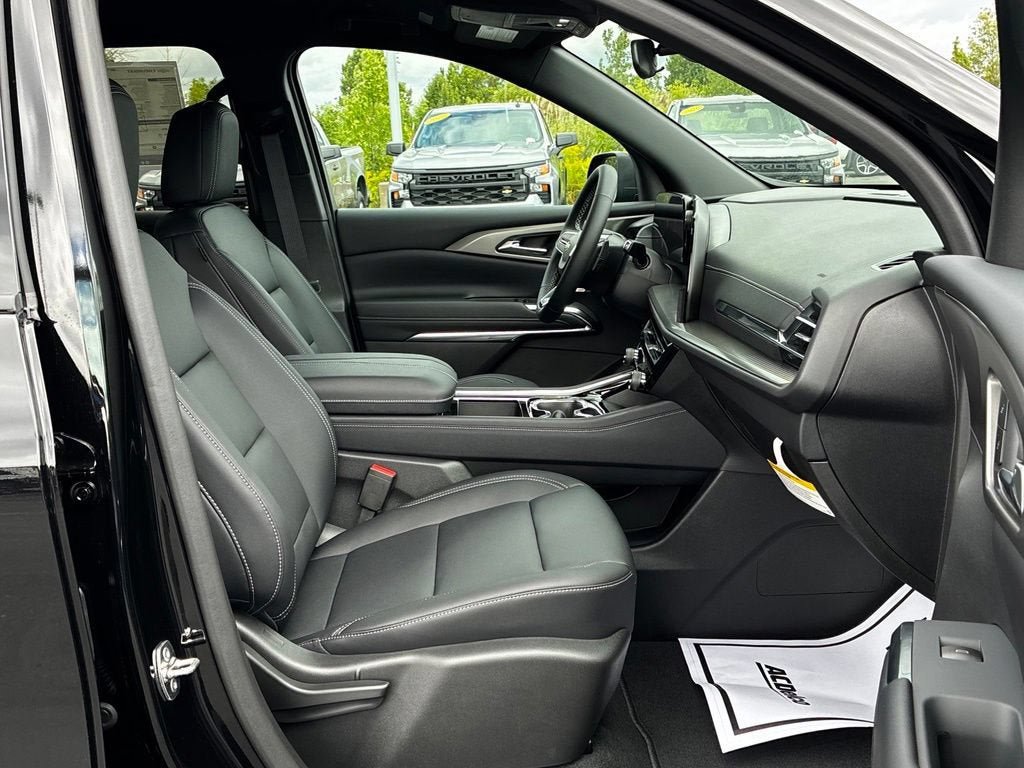 New 2027 Chevrolet Traverse LT w/ LPO, Floor Liner Package AWD/4WD image 24