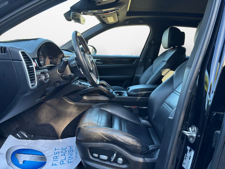 Used 2020 Porsche Cayenne image 9