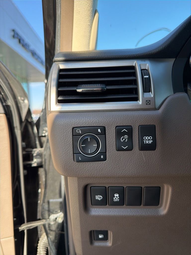 Used 2016 Lexus GX 460 w/ Premium Package image 37