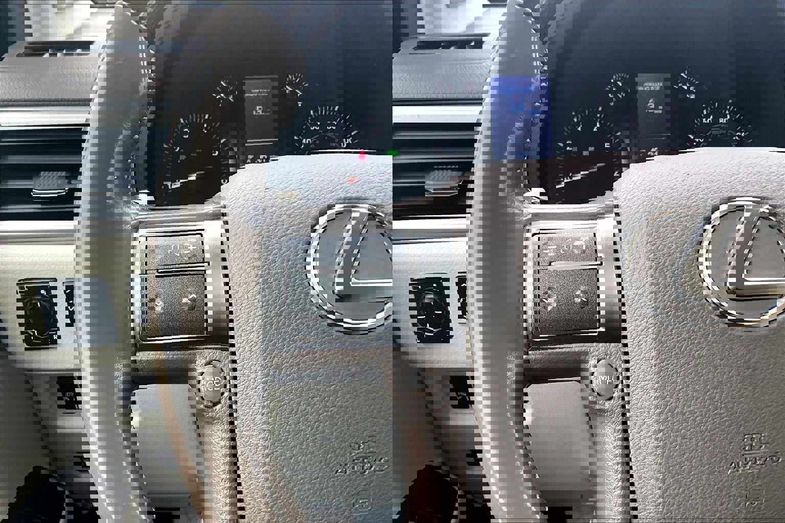 Used 2019 Lexus GX 460 Premium w/ Premium Package image 24