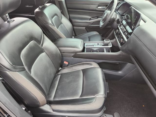 Used 2024 Nissan Pathfinder SL image 12