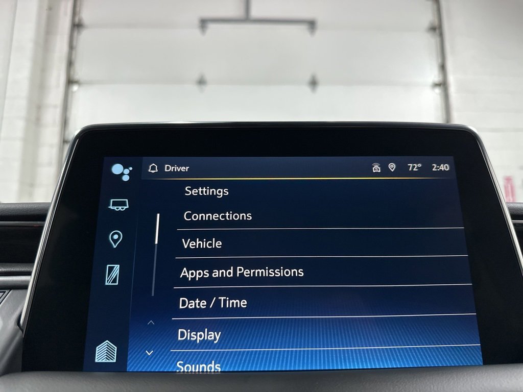 Used 2024 Chevrolet Suburban LT image 29