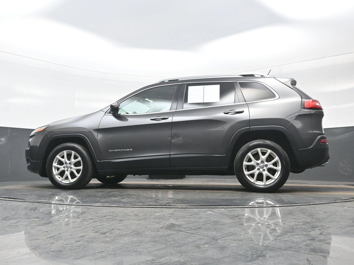 Used 2014 Jeep Cherokee Latitude FWD image 27