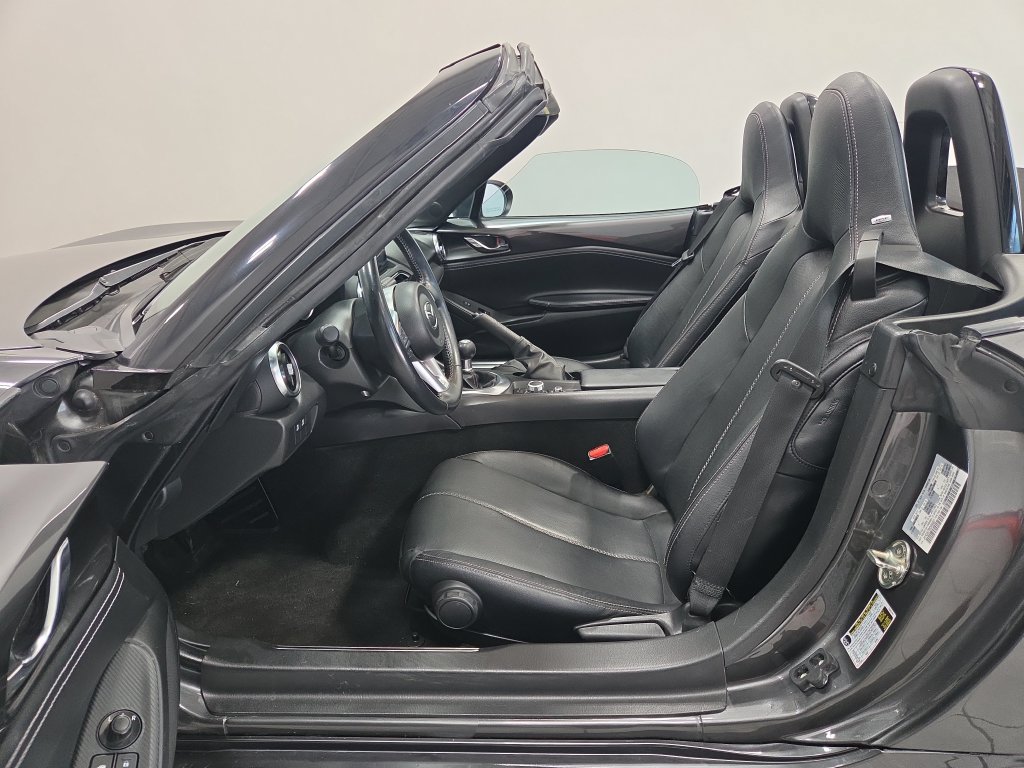 Used 2021 MAZDA MX-5 Miata Grand Touring RWD image 3